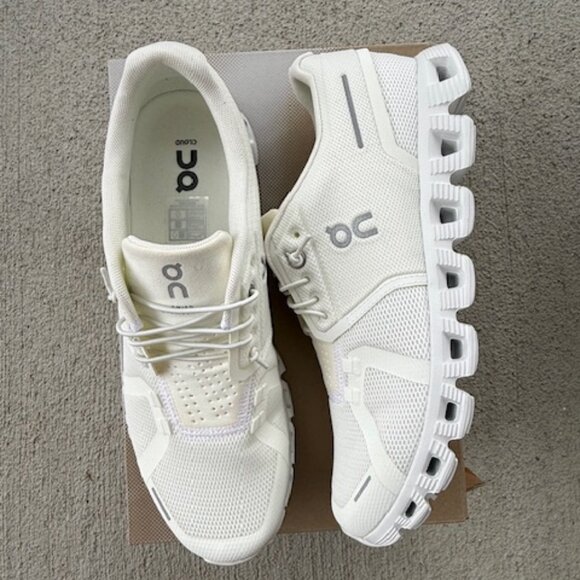 On Running Shoes - ON cloud 5 womens shoes NEW size 10